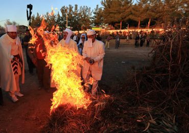 Mubads around fire in Sadeh Festival